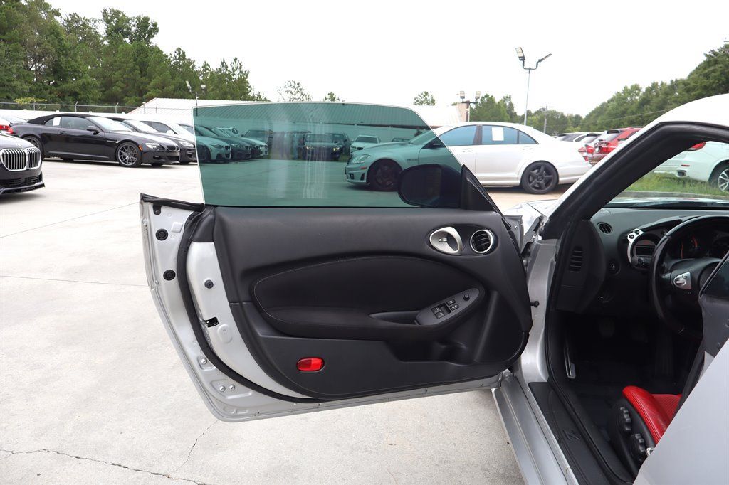 Used 2012 Nissan 370Z Coupe RWD image 27