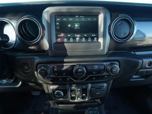 Used 2022 Jeep Wrangler Unlimited Sport image 29