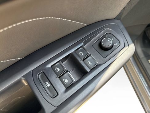 Used 2021 Volkswagen Atlas Cross Sport SE w/ Panoramic Sunroof Package FWD image 16