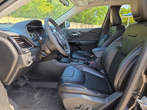 Used 2020 Jeep Cherokee Latitude Plus FWD image 9