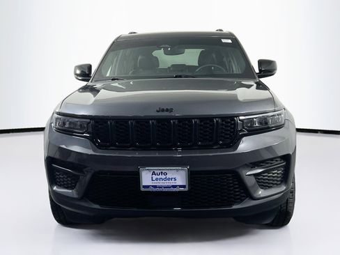 Used 2023 Jeep Grand Cherokee Altitude AWD/4WD image 2