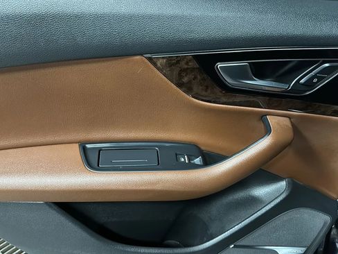 Used 2018 Audi Q7 3.0T Premium Plus w/ Premium Plus Package image 12