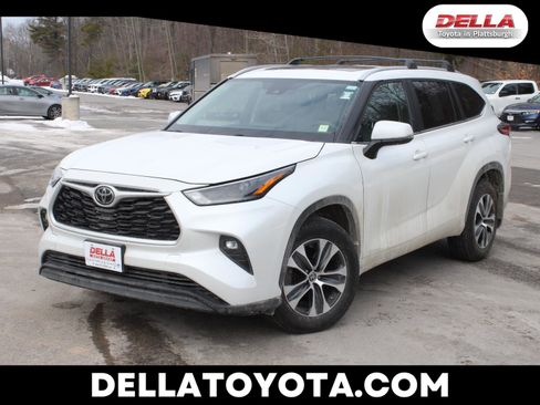 Used 2023 Toyota Highlander XLE image 1