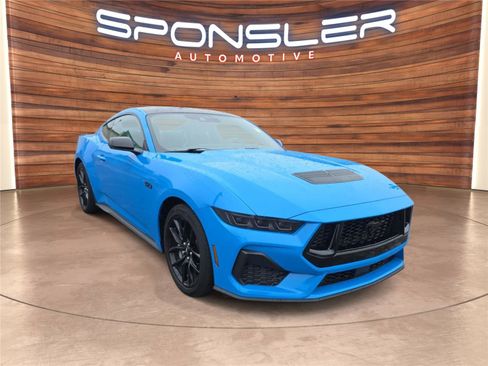 Used 2025 Ford Mustang GT Premium image 9