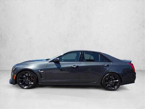 Used 2018 Cadillac CTS V w/ Luxury Package RWD image 8