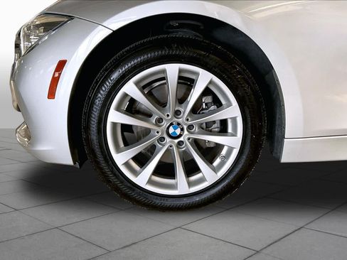 Used 2018 BMW 320i Sedan w/ Convenience Package RWD image 10