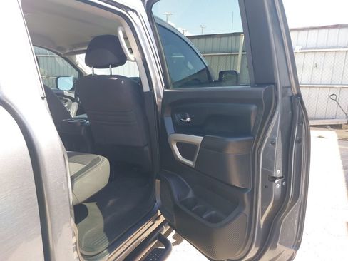 Used 2021 Nissan Titan SV w/ SV Convenience Package AWD/4WD image 10