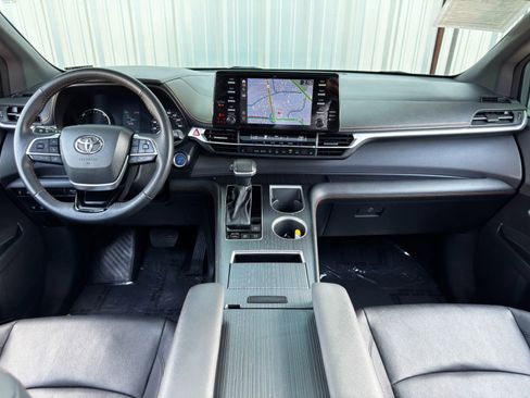 Used 2023 Toyota Sienna XSE image 13