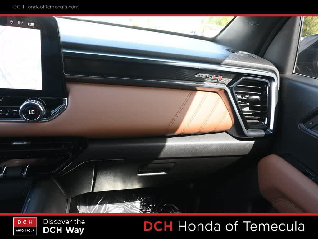 Used 2024 GMC Canyon AT4 w/ Technology Package AWD/4WD image 14