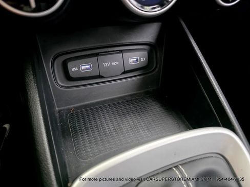 Used 2022 Hyundai Venue SEL FWD image 38