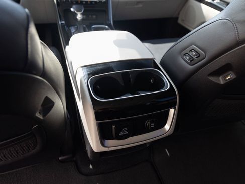 Used 2023 Kia Carnival SX Prestige FWD image 28