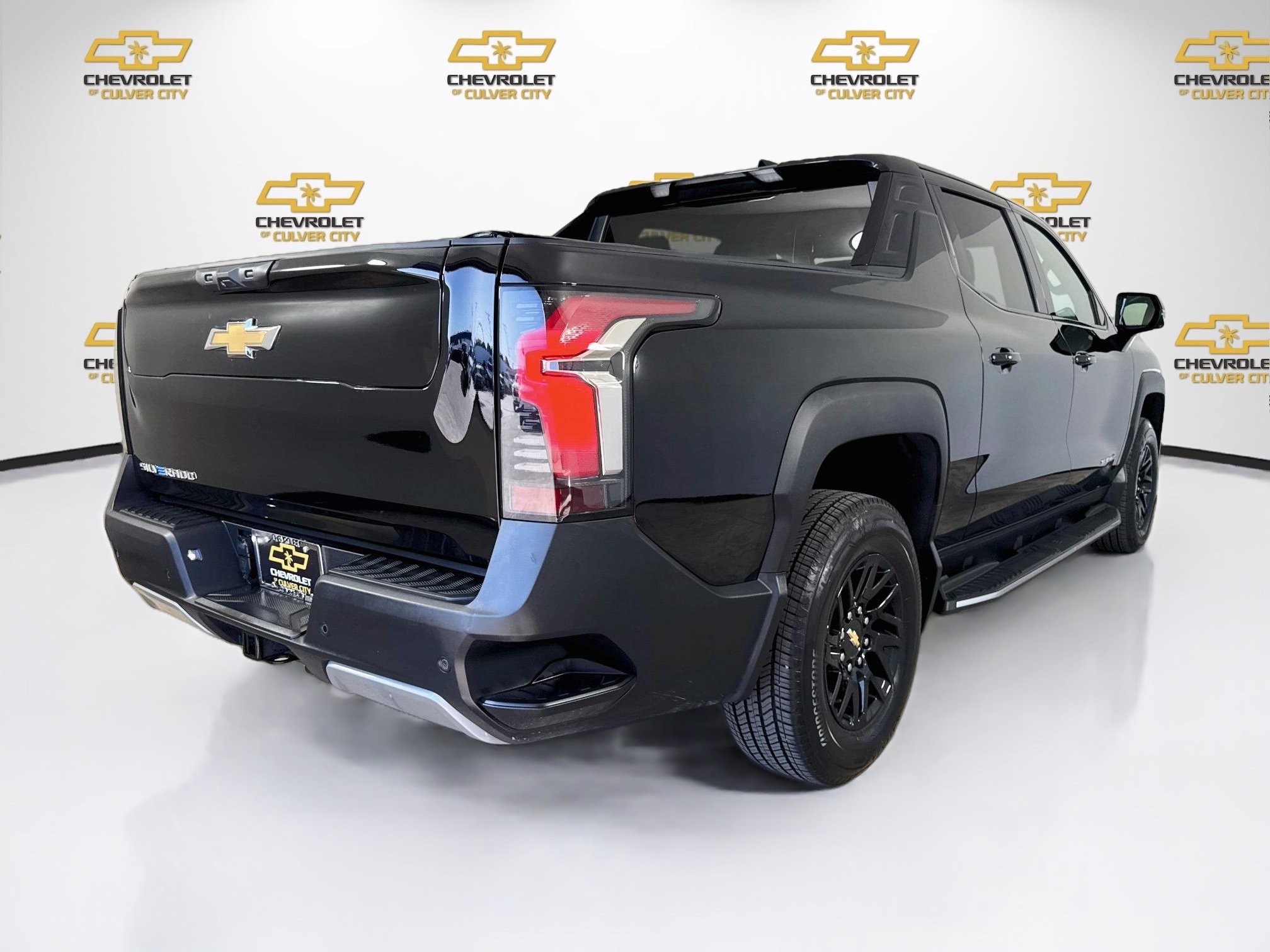 Used 2025 Chevrolet Silverado EV LT AWD/4WD image 8