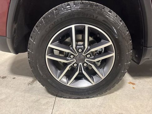 Used 2022 Jeep Grand Cherokee Limited image 30