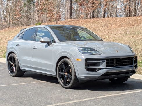 Certified 2025 Porsche Cayenne S AWD/4WD image 9