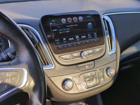 Used 2017 Chevrolet Malibu LT image 27