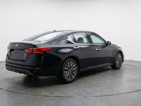 Used 2025 Nissan Altima 2.5 SV image 9