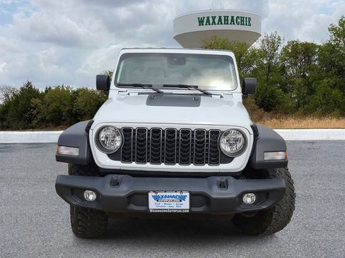 Used 2025 Jeep Wrangler Unlimited Sport AWD/4WD image 2