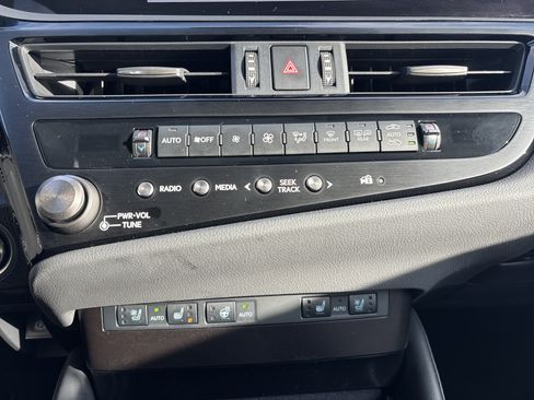 Certified 2025 Lexus ES 350 w/ Premium Package image 29