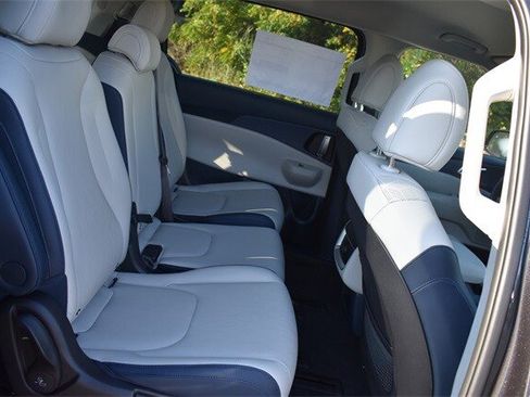 New 2026 Kia Carnival EX image 16