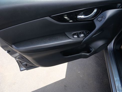 Used 2021 Nissan Rogue Sport SV image 18