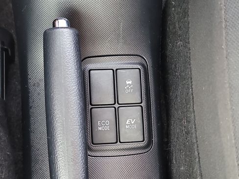 Used 2018 Toyota Prius C Two FWD image 25