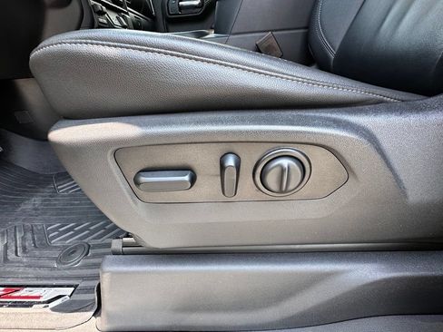 Used 2021 Chevrolet Silverado 1500 LT Trail Boss w/ Convenience Package II AWD/4WD image 19
