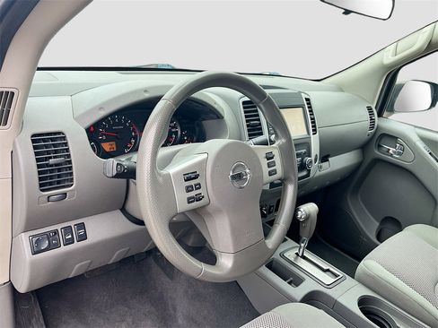 Used 2019 Nissan Frontier SV image 9