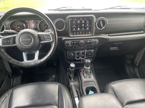 Used 2021 Jeep Wrangler Unlimited Sahara w/ Uconnect 4C Nav & Sound Group AWD/4WD image 3