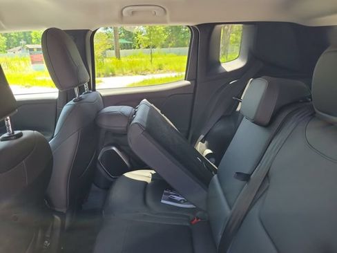 Used 2019 Jeep Renegade Limited w/ UConnect 8.4 Nav Group AWD/4WD image 15