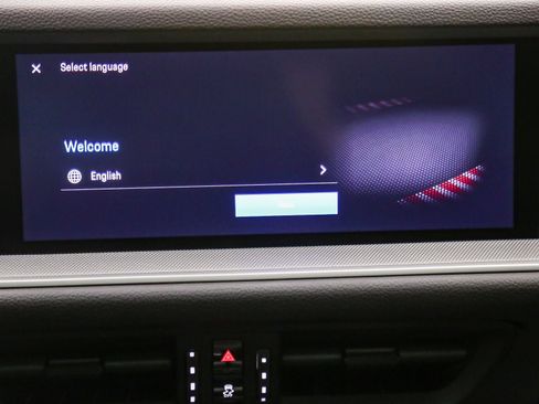 Certified 2024 Porsche Cayenne AWD/4WD image 18