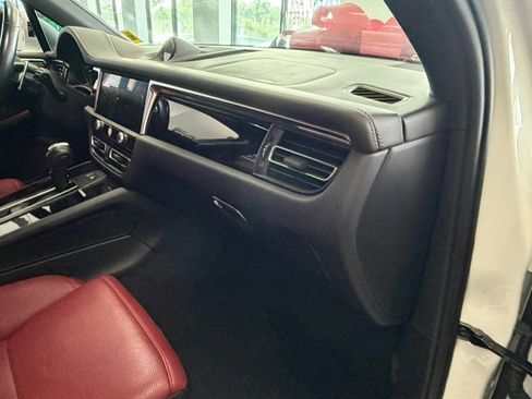 Used 2024 Porsche Macan Turbo AWD/4WD image 42