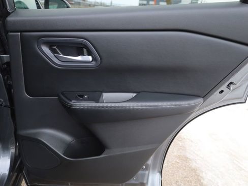 Used 2024 Nissan Rogue SV image 18