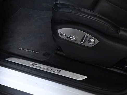 Certified 2023 Porsche Macan S image 26