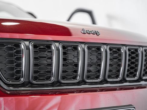 New 2025 Jeep Grand Cherokee Altitude image 11