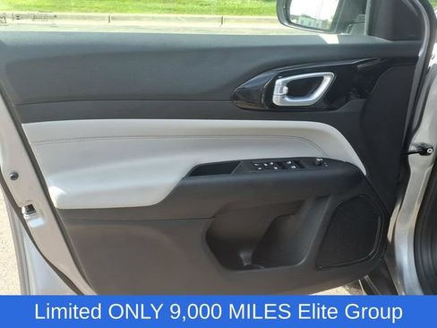 Certified 2023 Jeep Compass Limited w/ Elite Group AWD/4WD image 8