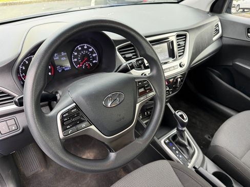 Used 2021 Hyundai Accent SE FWD image 12