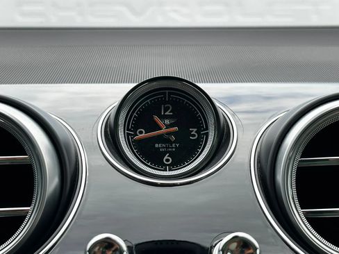 Used 2017 Bentley Bentayga AWD/4WD image 41