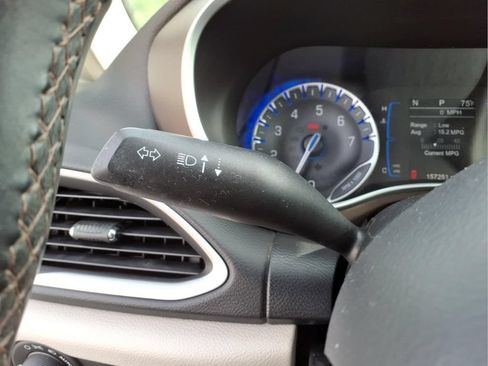 Used 2017 Chrysler Pacifica Touring-L w/ Tire & Wheel Group FWD image 24