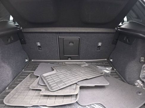 Used 2023 Volvo XC40 B5 Plus w/ Driver Assist Package image 30