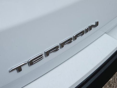 Used 2024 GMC Terrain SLE image 16