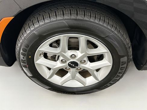 Used 2025 Kia Soul LX w/ LX Technology Package image 11