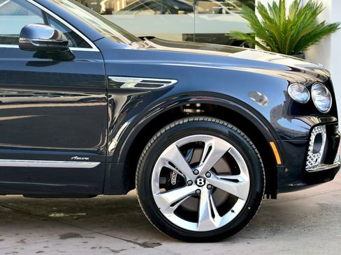 Used 2023 Bentley Bentayga Extended Wheelbase image 6