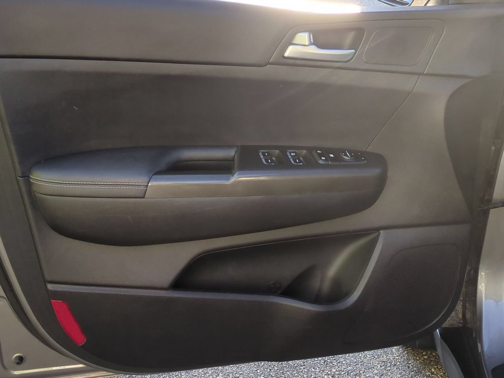Used 2017 Kia Sportage LX AWD/4WD image 11