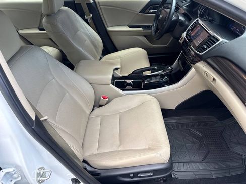 Used 2017 Honda Accord EX-L image 12