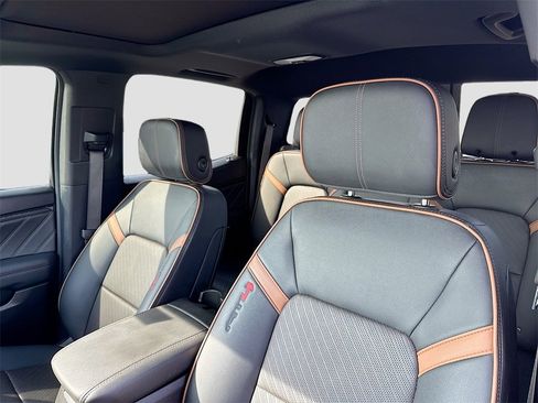 Used 2024 GMC Canyon AT4 w/ AT4 Premium Package image 12