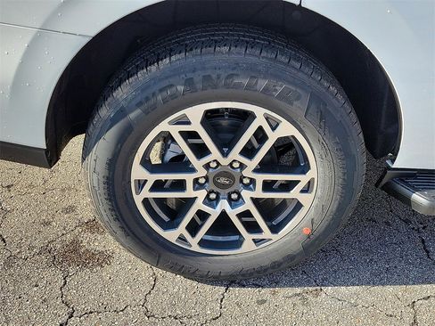 New 2025 Ford Expedition Active image 7