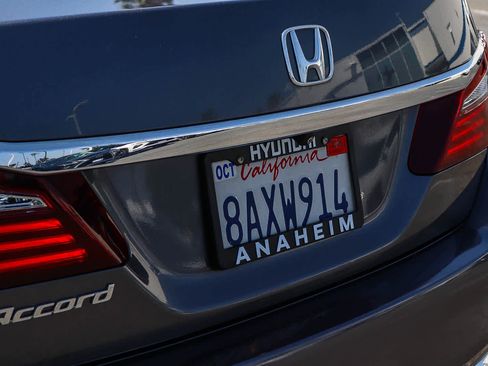 Used 2017 Honda Accord LX image 10