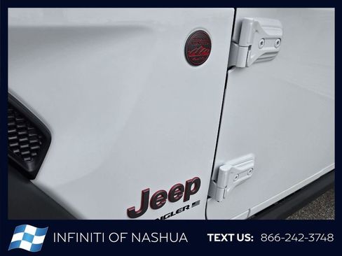 Used 2026 Jeep Wrangler Unlimited Rubicon AWD/4WD image 4