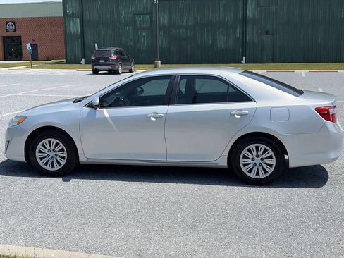 Used 2014 Toyota Camry LE FWD image 5