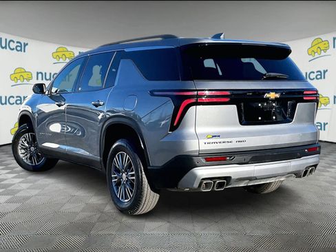 Used 2025 Chevrolet Traverse LT image 4